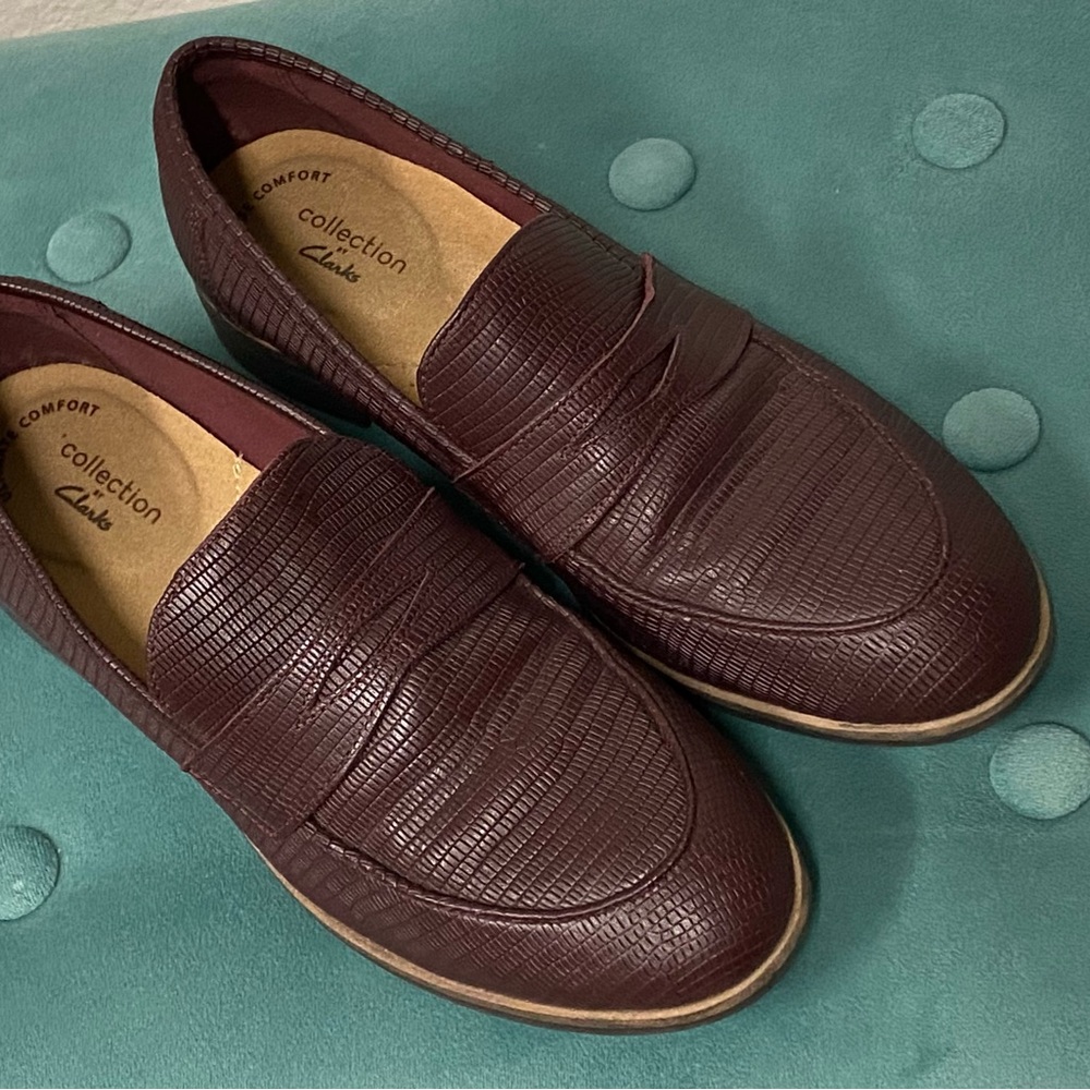 Women’s Clark’s 8.5 US Trish Rose Leather Burgundy Loafers - Picture 2 of 11